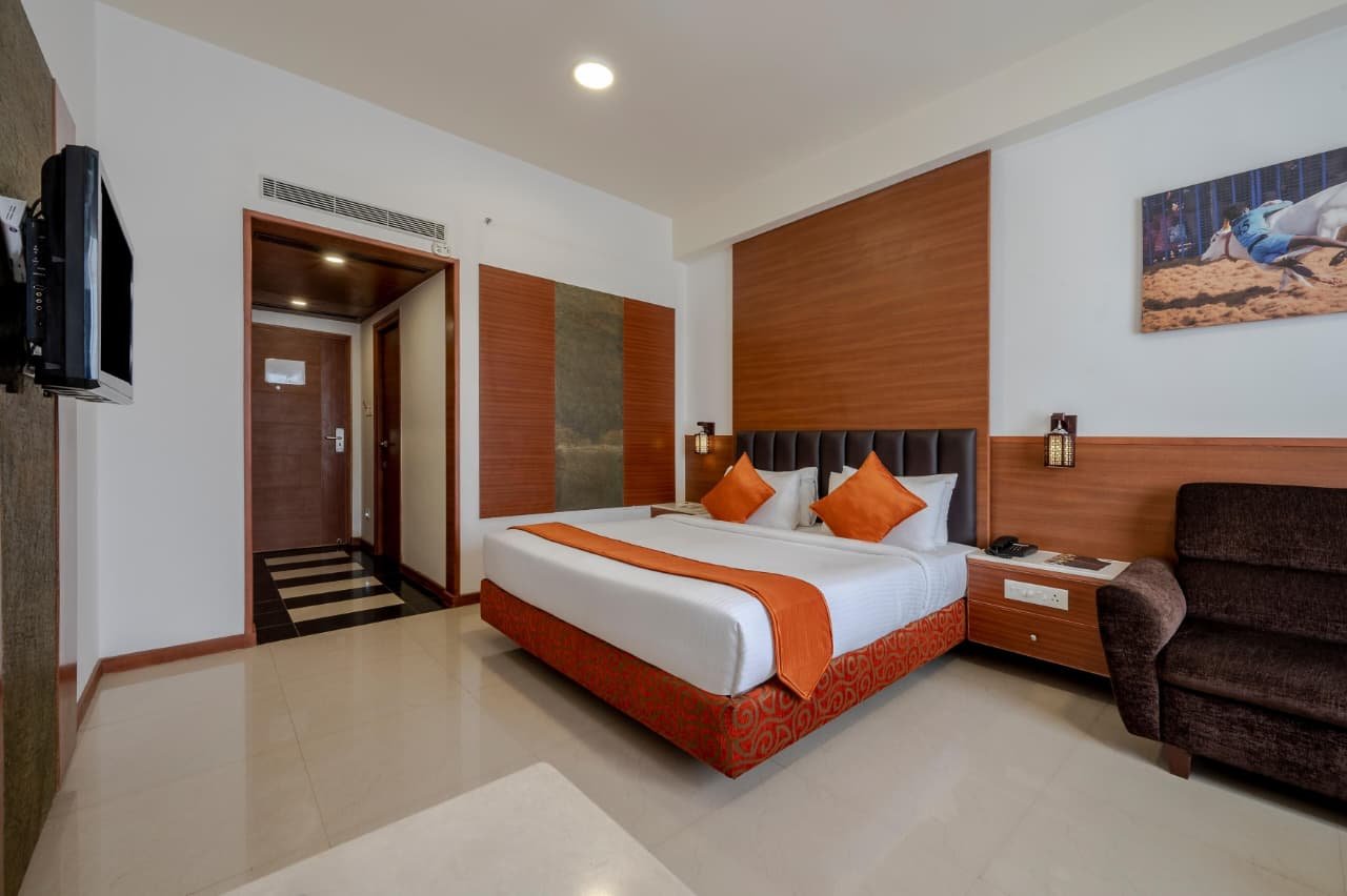 “Suite AC room at Ganesha Sadan Srisailam with spacious interior and modern amenities