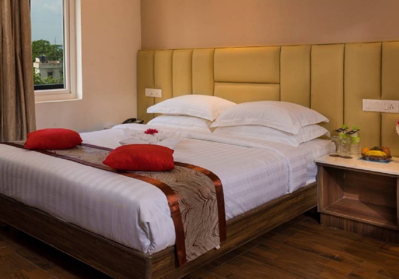 3 pax sleep ac room 1 king size and 1 single beds in this room suite ac room of Ganesha sadan srisailam